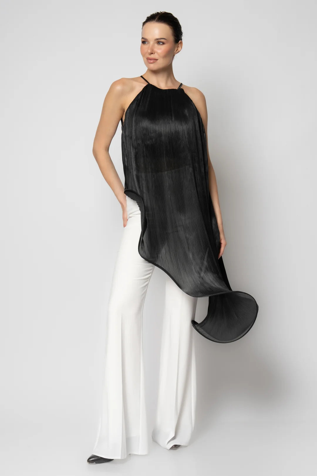 Rengin Asymmetrical Black Sculptural Top & White Wide-Leg Pants Set