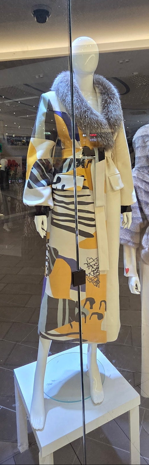 Luxury Patchwork Wool Coat with Natural Fur Collar – Statement Outerwear